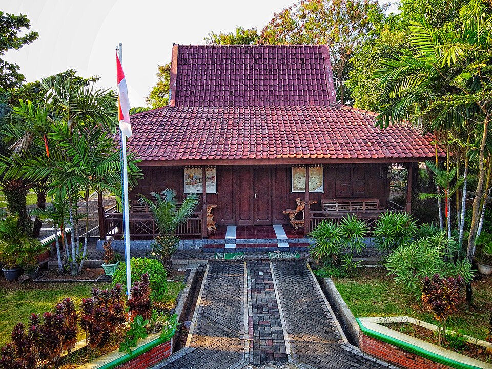 Rumah adat Rembang, Tradisi arsitektur Indonesia.