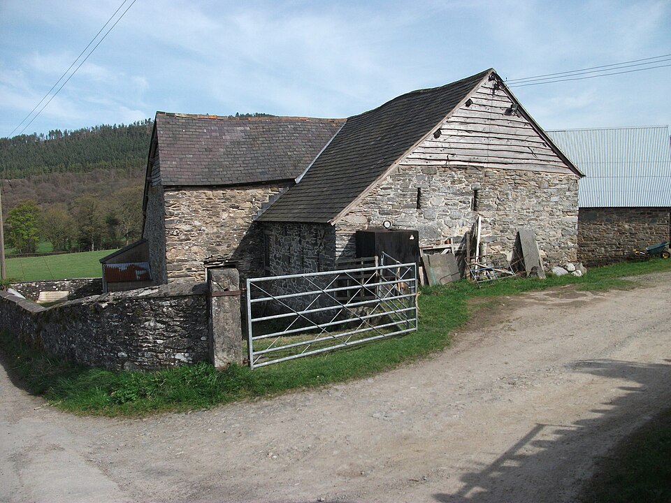 Multi-purpose Farm Building at Llwynmawr Farm, Llangollen, Wrexham, Wales, Britania Raya.