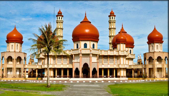 Masjid Agung Baitul Makmur Meulaboh, Aceh, Indonesia.