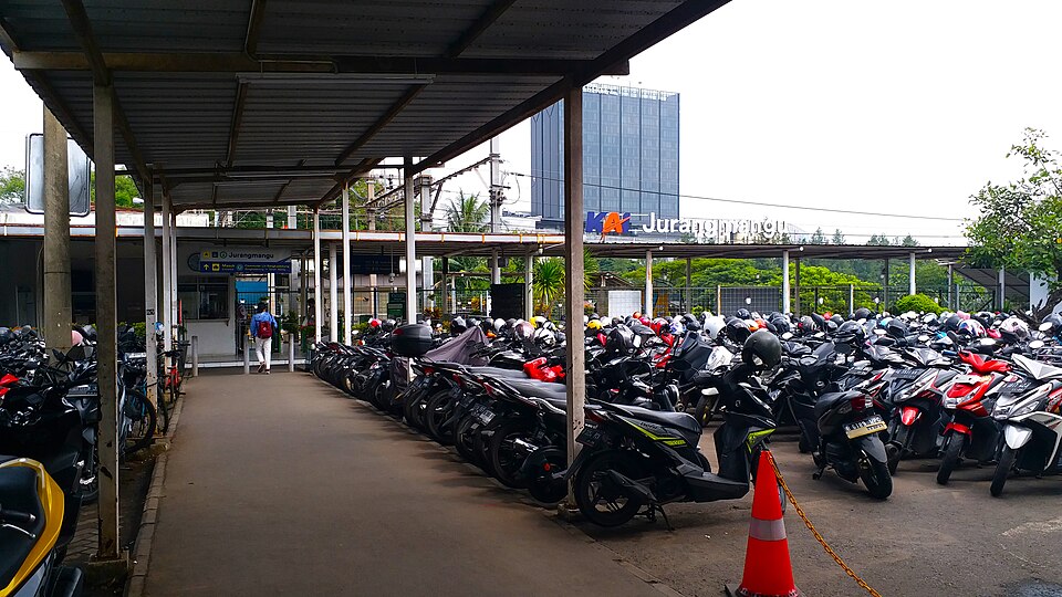Stasiun Jurangmangu, Tangerang Selatan, Banten, Indonesia.