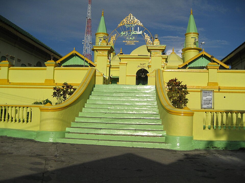Masjid Raya Sultan Riau, Tanjungpinang, Kepulauan Riau, Indonesia.