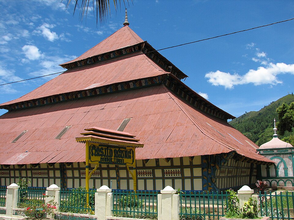 Masjid Agung Pondok Tinggi, Sungai Penuh, Jambi, Indonesia.