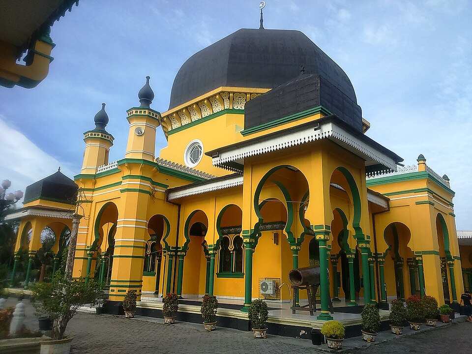 Masjid Al-Osmani, Medan, Sumatera Utara, Indonesia.
