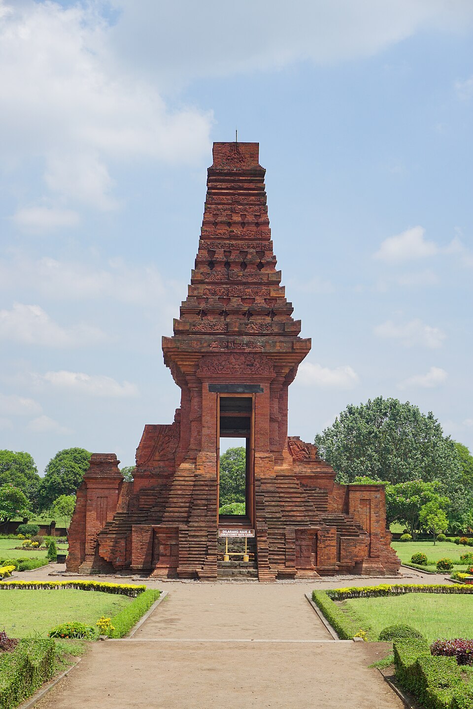 Gapura Bajang Ratu, Jawa Timur, Indonesia.