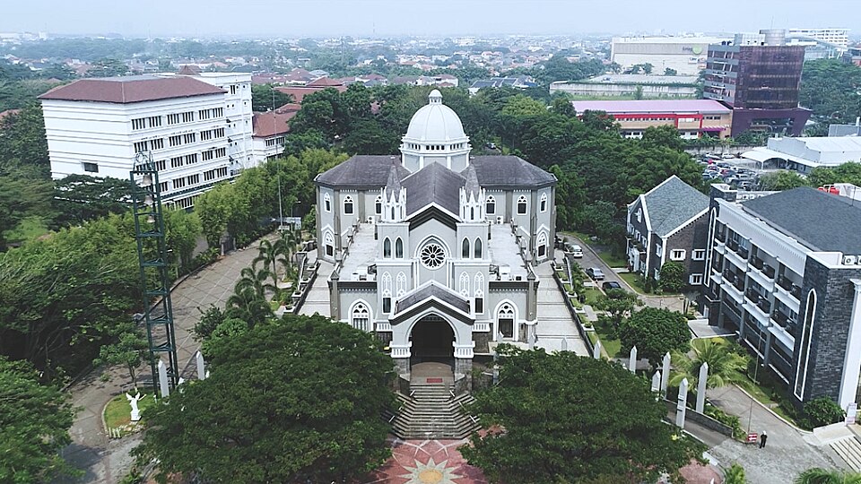 Gereja Santo Laurensius, Alam Sutera, Serpong Utara, Banten, Indonesia.