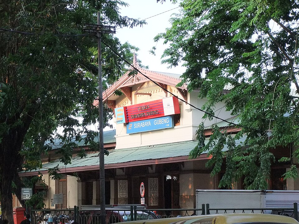 Stasiun Surabaya Gubeng, Surabaya, Jawa Timur, Indonesia.