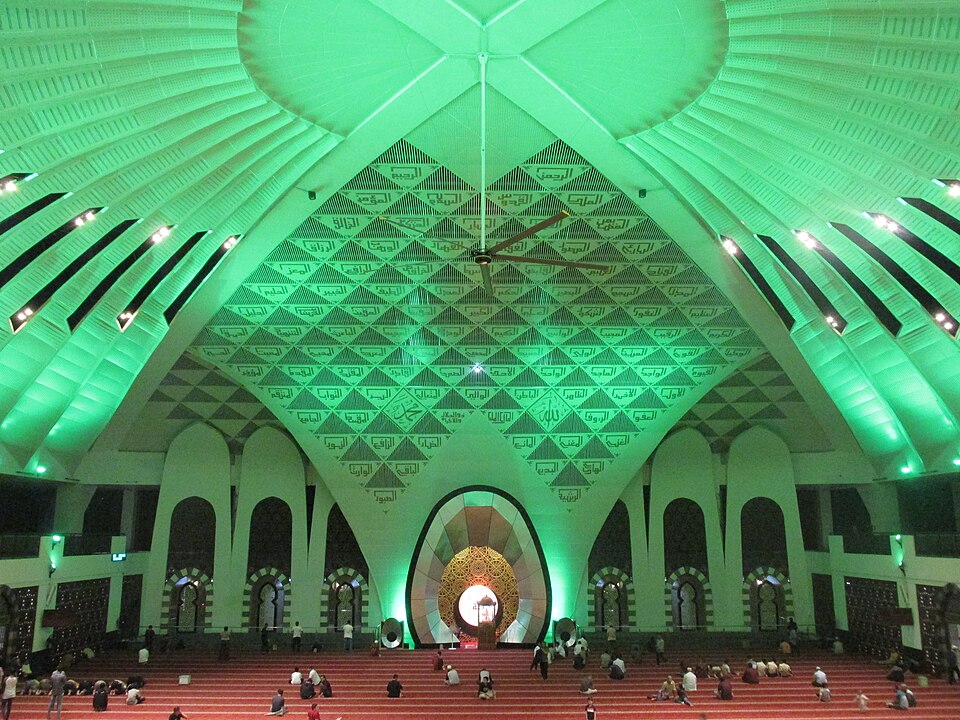 Masjid Raya Sumatera Barat, Alai Parak Kopi, Sumatera Barat, Indonesia.