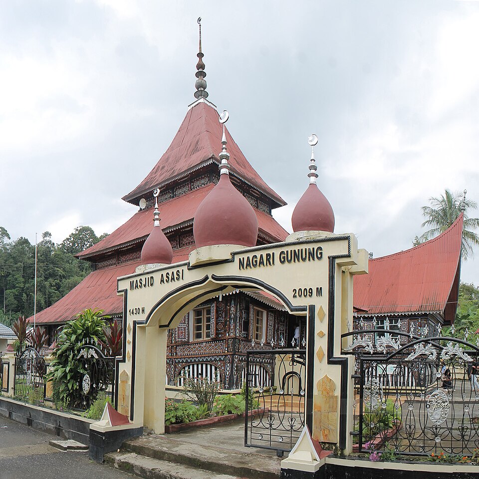 Masjid Asasi Padang Panjang, Sigando, Sumatera Barat, Indonesia.
