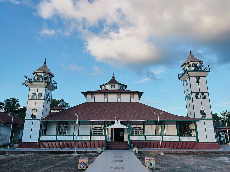 Masjid Jamik Sultan Nata, Sintang, Kalimantan Barat, Indonesia.