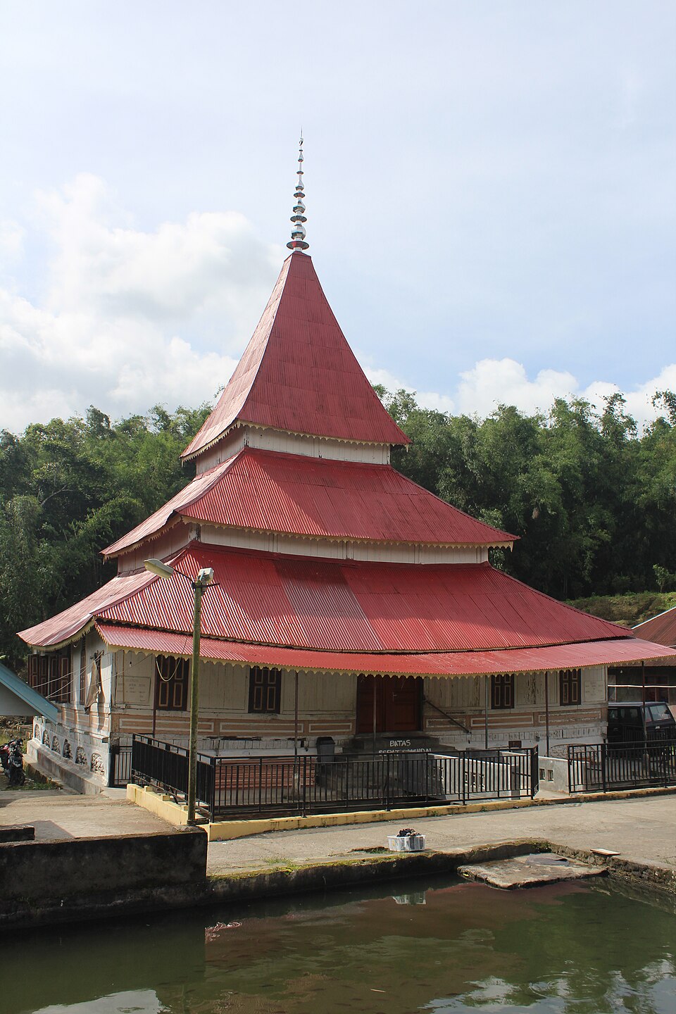 Masjid Tuanku Pamansiangan, Koto Laweh, Sumatera Barat, Indonesia.