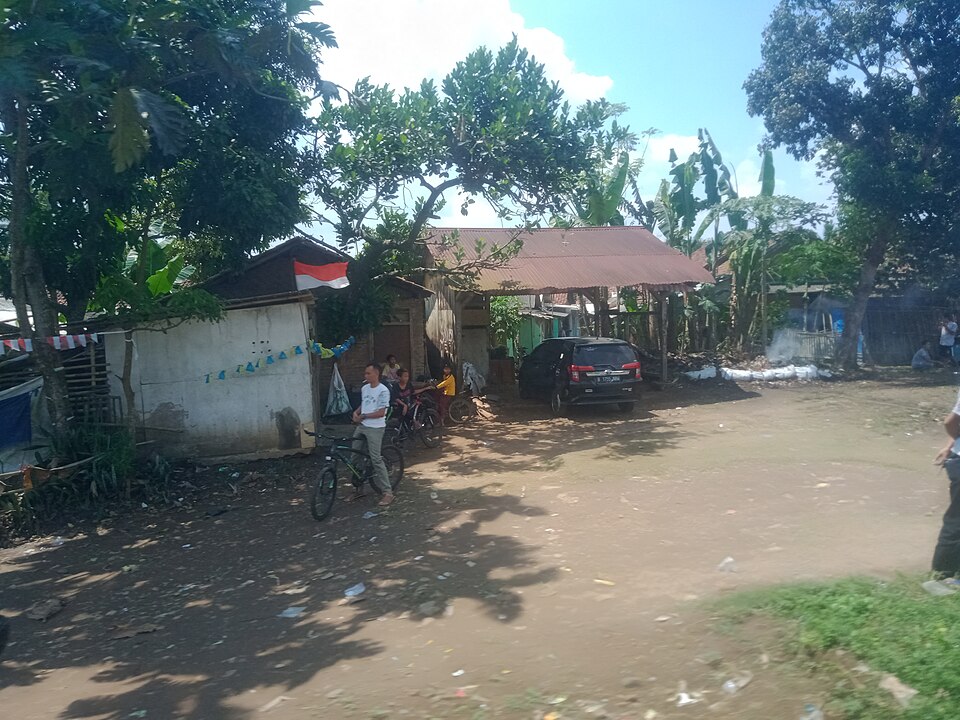 Halte Silebu, Serang, Banten, Indonesia.