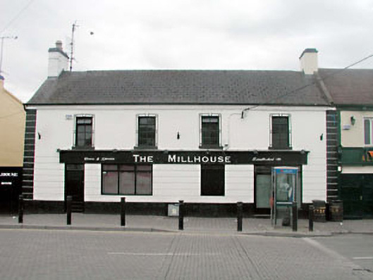 Foto perwakilan house, Market Square · NIAH 11810008, Rathangan, pada rekaman NIAH 11810008.