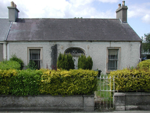 Foto perwakilan house, 7, Canning Place · NIAH 11818001, Newbridge, pada rekaman NIAH 11818001.