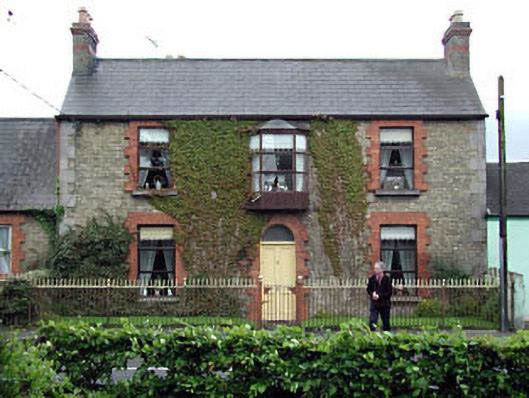 Foto perwakilan Moorefield Villa, Newbridge, pada rekaman NIAH 11818049.