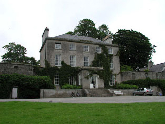 Foto perwakilan Moone Abbey House, Moone, pada rekaman NIAH 11903614.