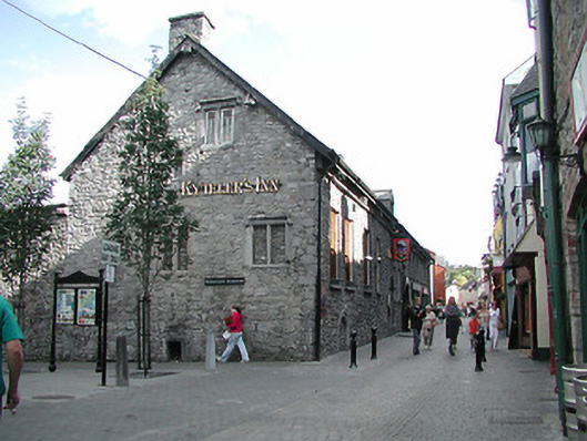 Foto perwakilan Kyteler's Inn, Kilkenny, pada rekaman NIAH 12000116.