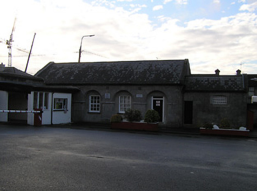 Foto perwakilan James Stephens Barracks, Kilkenny, pada rekaman NIAH 12004022.