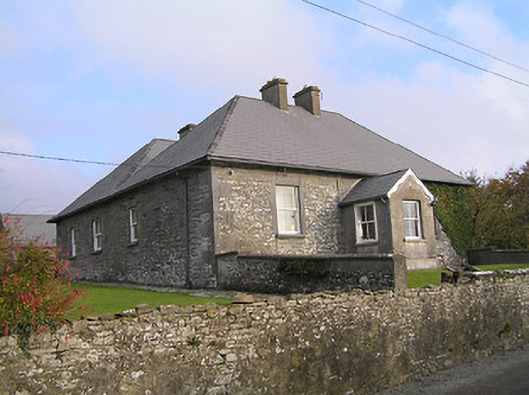 Foto perwakilan presbytery/parochial/curate's house, SHANGANNY · NIAH 12401005, Connahy, pada rekaman NIAH 12401005.