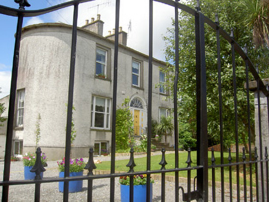 Foto perwakilan Lower Gate House, Cashel, pada rekaman NIAH 22105015.