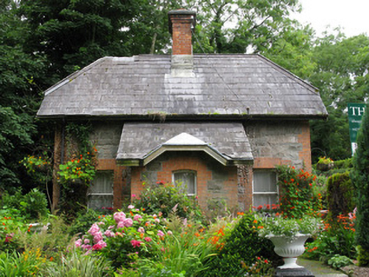 Foto perwakilan gate lodge, Taylor's Hill Road · NIAH 30317001, Galway, pada rekaman NIAH 30317001.