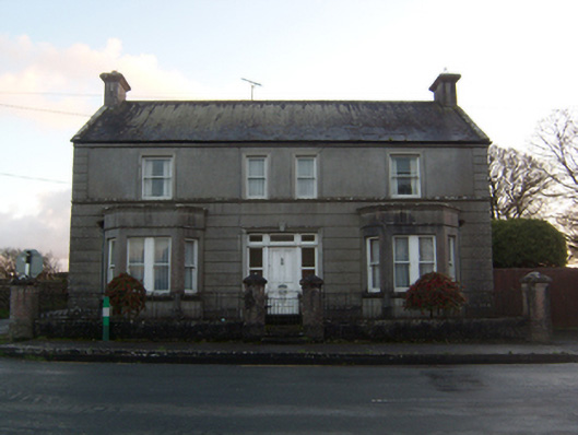 Foto perwakilan house, MENLOUGH COMMONS · NIAH 30405904, Menlough, pada rekaman NIAH 30405904.