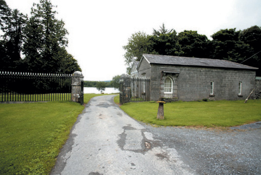 Foto perwakilan Lough Cutra Castle, LOUGH CUTRA, pada rekaman NIAH 30412911.