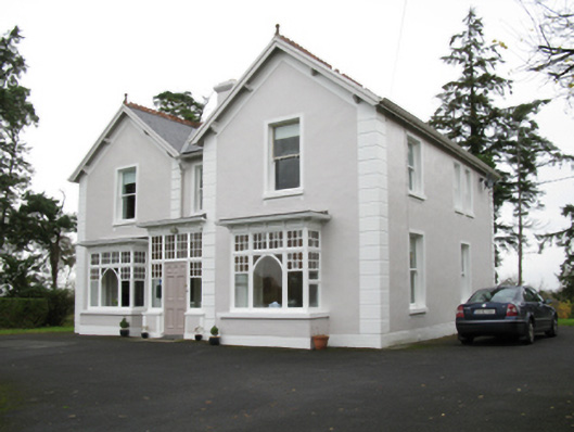 Foto perwakilan presbytery/parochial/curate's house, CASHELDUFF · NIAH 31306310, Carracastle, pada rekaman NIAH 31306310.