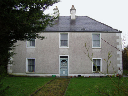 Foto perwakilan presbytery/parochial/curate's house, AGHAGOWER · NIAH 31308810, Aghagower, pada rekaman NIAH 31308810.