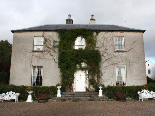 Foto perwakilan rectory/glebe/vicarage/curate's house, GLEBE (FAHAN) · NIAH 40820017, Fahan, pada rekaman NIAH 40820017.