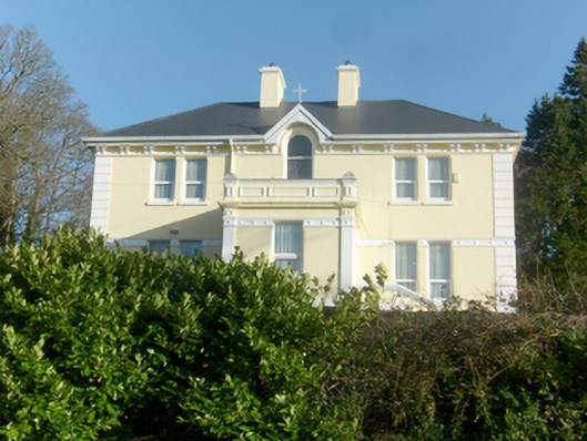 Foto perwakilan St. Columba’s Catholic Presbytery, Glenties, pada rekaman NIAH 40837013.