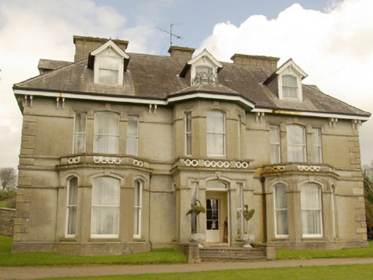 Foto perwakilan Donaghmore House, Castlefinn, pada rekaman NIAH 40840007.