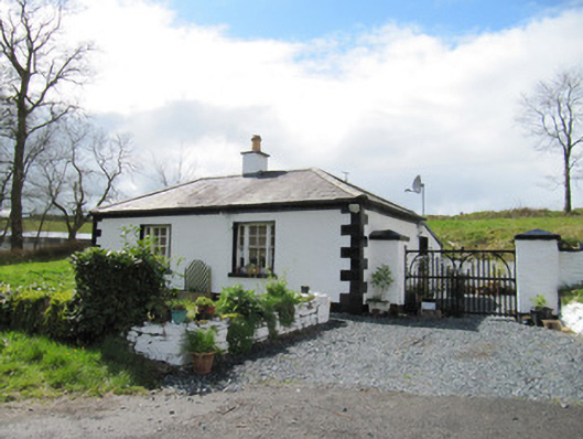 Foto perwakilan Loughbawn House, CORTOBER, pada rekaman NIAH 41402604.