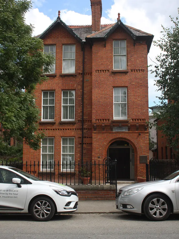 Foto perwakilan almshouse, 21, Harcourt Terrace · NIAH 50110475, Dublin 2, pada rekaman NIAH 50110475.