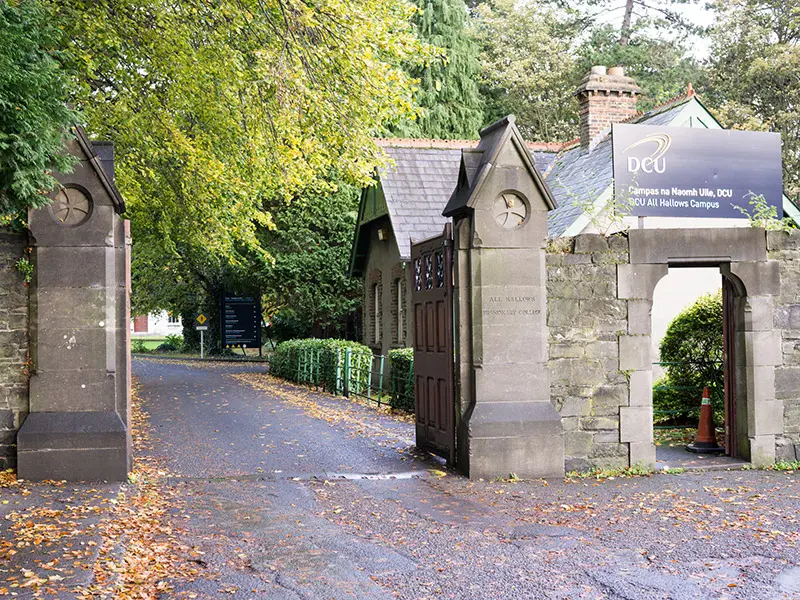 Foto perwakilan All Hallows College, Dublin 9, pada rekaman NIAH 50120011.
