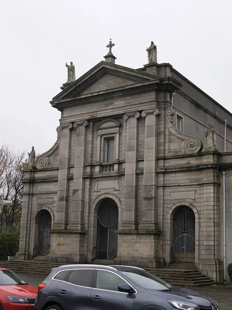 Foto perwakilan Holy Cross College Chapel, Dublin 9, pada rekaman NIAH 50120176.