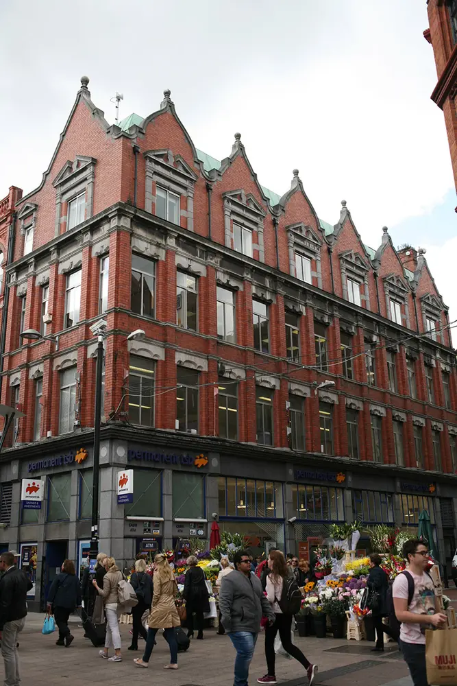 Foto perwakilan shop/retail outlet, 70, Grafton Street, Harry Street · NIAH 50920053, Dublin 2, pada rekaman NIAH 50920053.