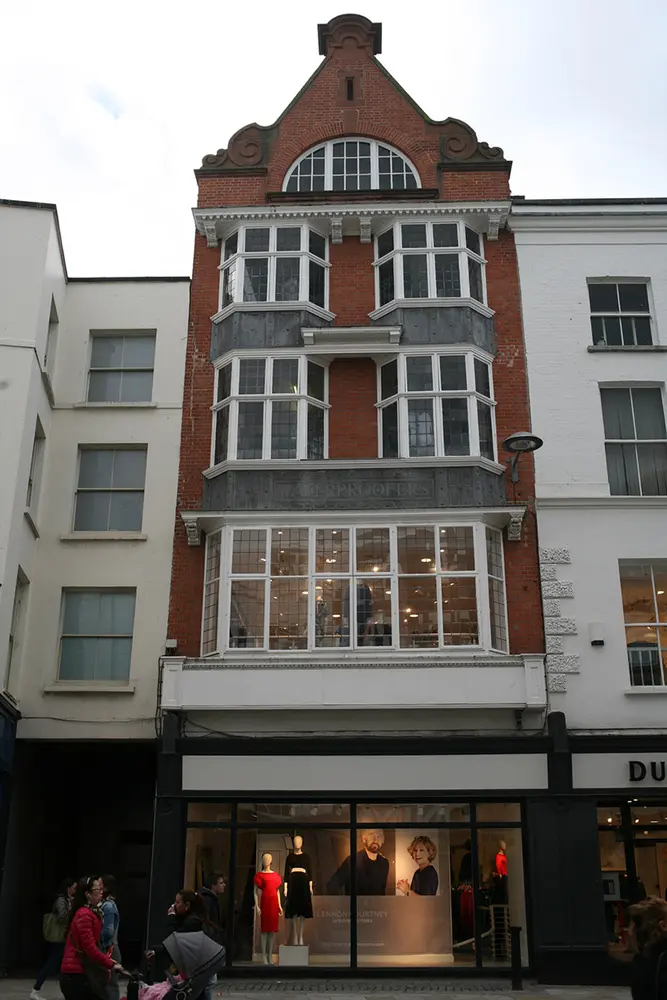 Foto perwakilan shop/retail outlet, 62, Grafton Street · NIAH 50920062, Dublin 2, pada rekaman NIAH 50920062.