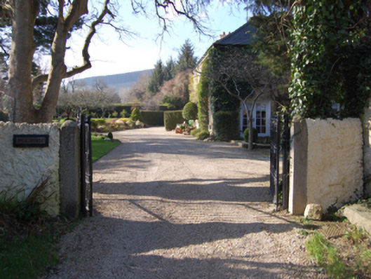 Foto perwakilan Mill House, Kiltiernan latterly Kilternan, pada rekaman NIAH 60260036.